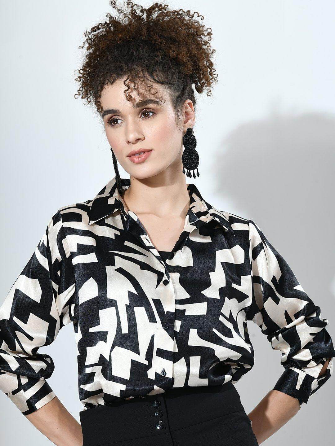 Curved Printed Satin Shirt - Vooning